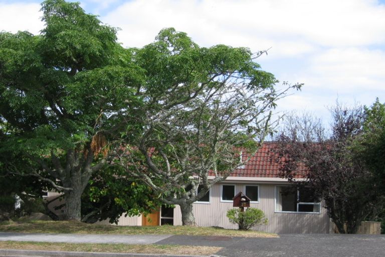 Photo of property in 37 Hadfield Street, Beach Haven, Auckland, 0626