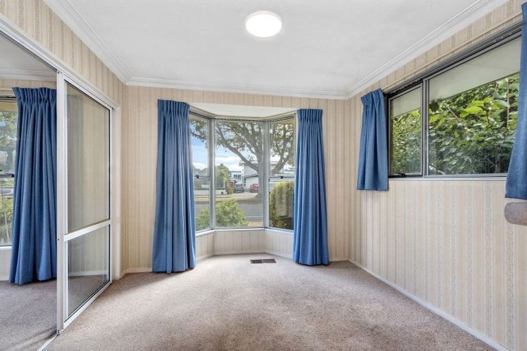 Photo of property in 2/427 Memorial Avenue, Burnside, Christchurch, 8053