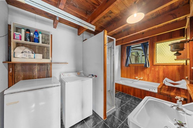 Photo of property in 14 Te Aute Ridge Road, Waitakere, Henderson, 0781