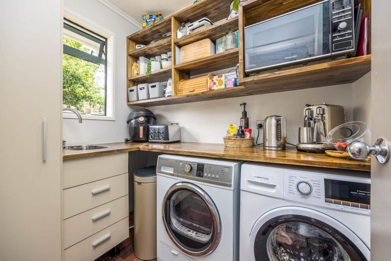 Photo of property in 17 Ashcroft Avenue, Mangere Bridge, Auckland, 2022