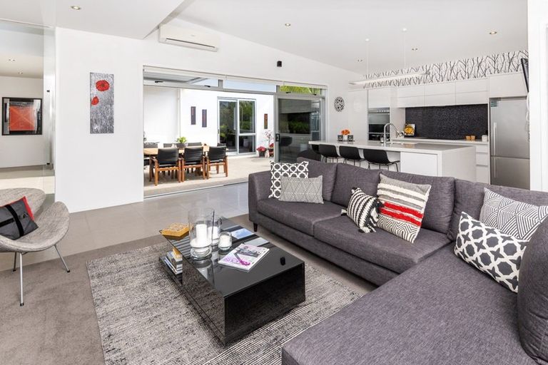 Photo of property in 15 Oceania Place, Mellons Bay, Auckland, 2014