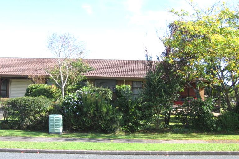 Photo of property in 1/1 Cornelian Crescent, Half Moon Bay, Auckland, 2012