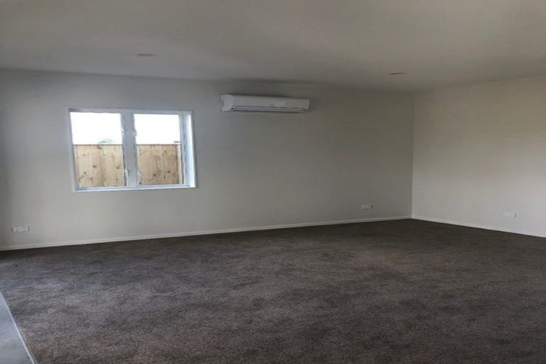 Photo of property in 2 Riroriro Close, Papakura, 2110