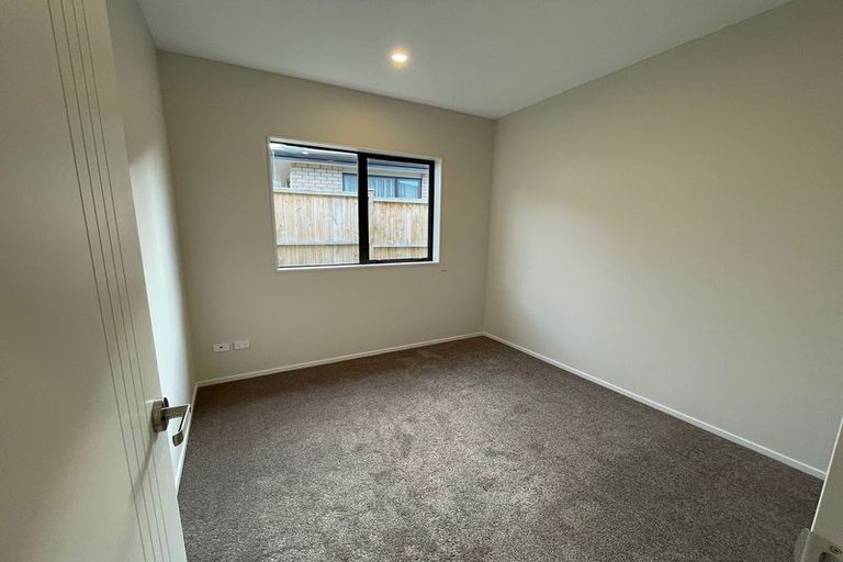 Photo of property in 3 Moemoea Avenue, Kumeu, 0810