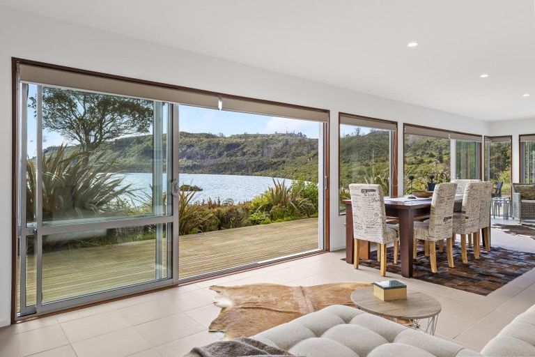 Photo of property in 26 Whakamoenga Point, Acacia Bay, Taupo, 3385