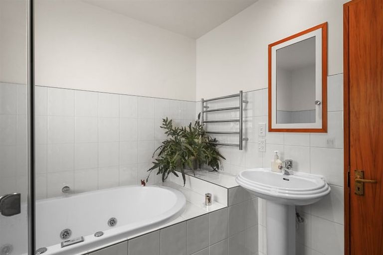 Photo of property in 5 Virginia Lane, Mount Pleasant, Christchurch, 8081