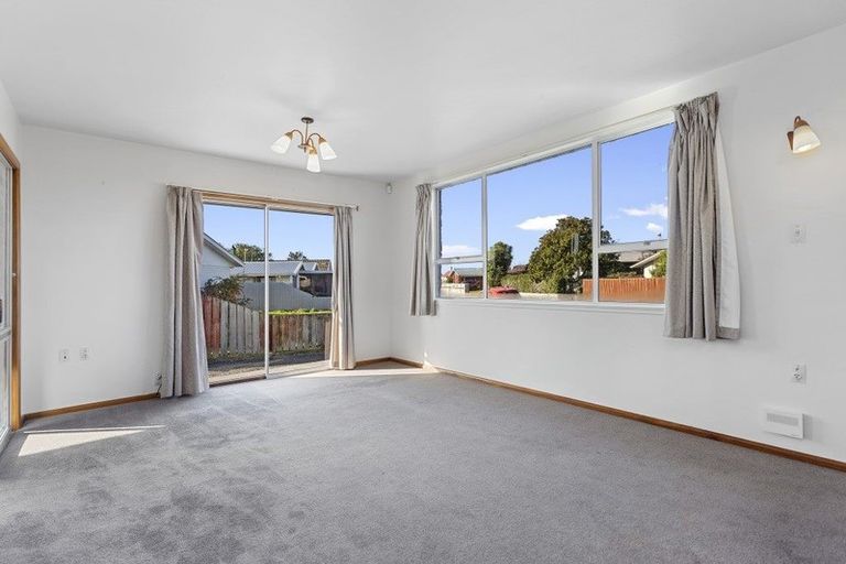 Photo of property in 12 Coates Place, Rangiora, 7400