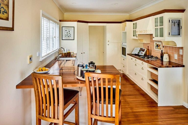 Photo of property in 7 Russo Terrace, Eastbourne, Lower Hutt, 5013