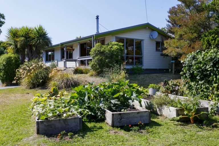 Photo of property in 6 Parata Street, Two Mile Bay, Taupo, 3330