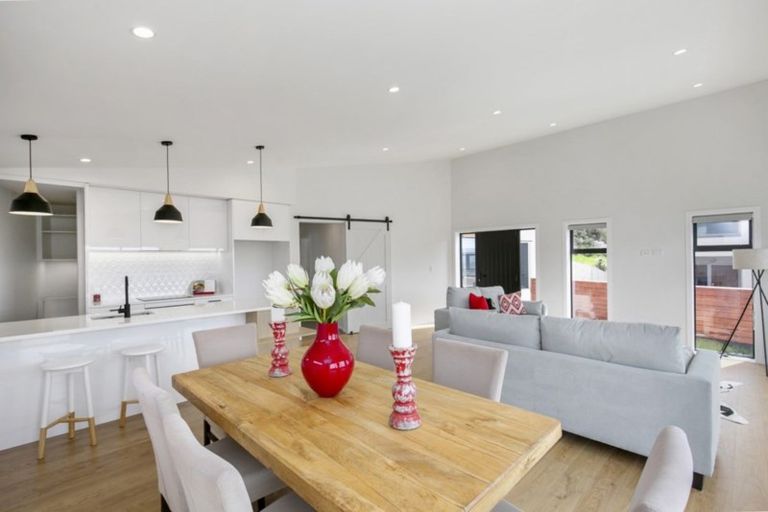 Photo of property in 5 Heaphy Court, Aotea, Porirua, 5024