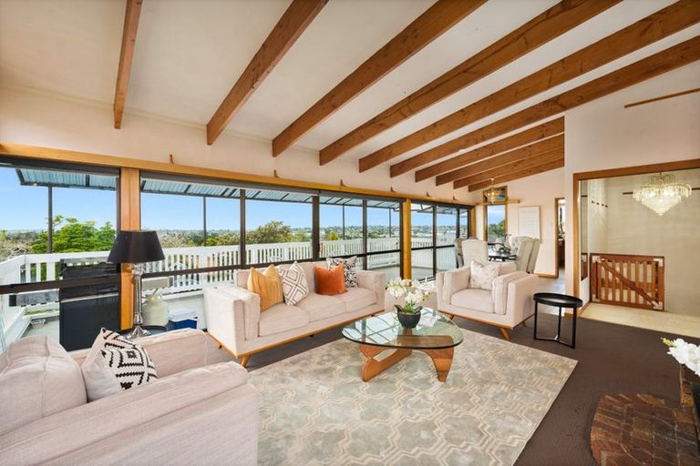 Photo of property in 42 Spence Road, Henderson, Auckland, 0612