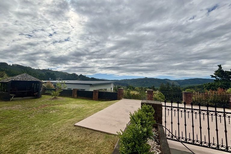 Photo of property in 1 Hobbit Lane, Pinehaven, Upper Hutt, 5371