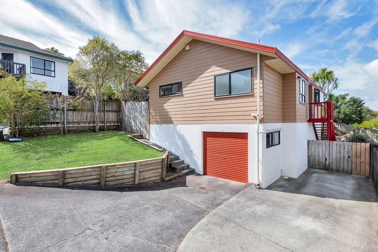 Photo of property in 1/15 Kupari Place, Totara Vale, Auckland, 0629