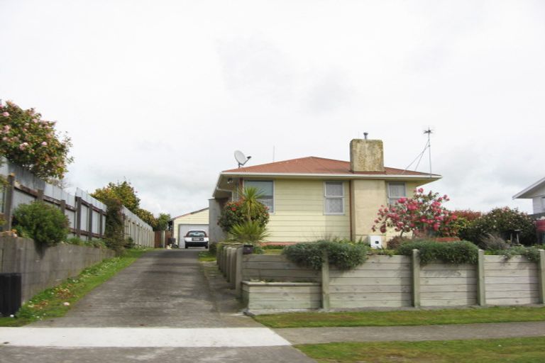Photo of property in 3 Karaka Street, Inglewood, 4330