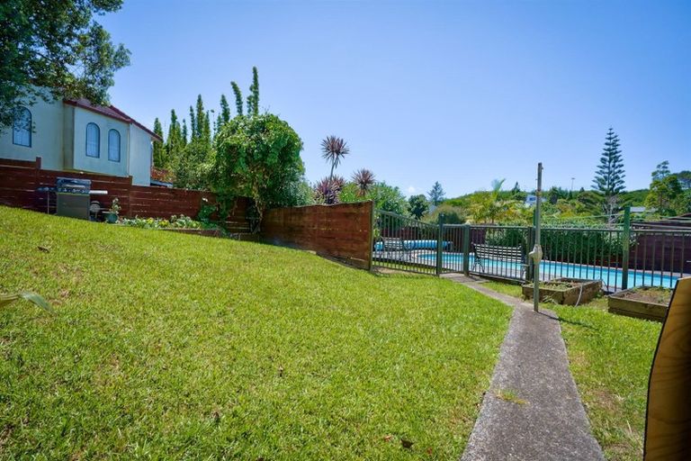 Photo of property in 3 Valdese Rise, Browns Bay, Auckland, 0630