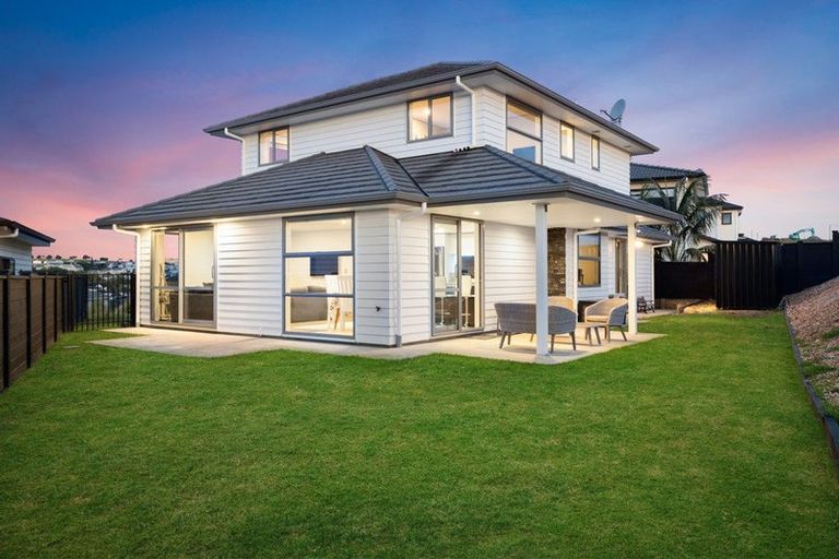 Photo of property in 28 Resolution Drive, Gulf Harbour, Whangaparaoa, 0930