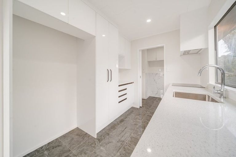 Photo of property in 1/2 Netherlands Avenue, Kelston, Auckland, 0602