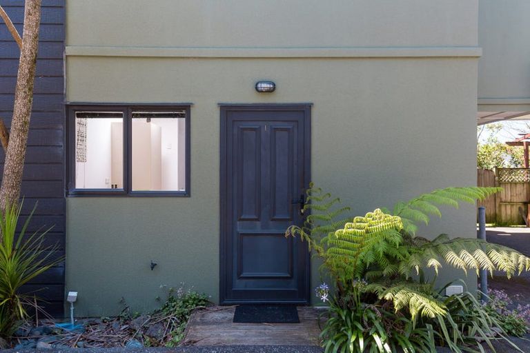 Photo of property in 9/44 Fields Parade, Oteha, Auckland, 0632