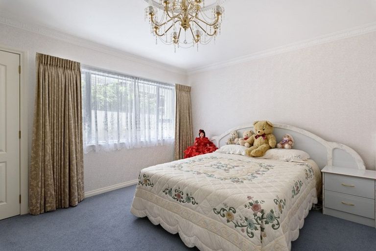 Photo of property in 16 Waimanu Bay Drive, Te Atatu Peninsula, Auckland, 0610