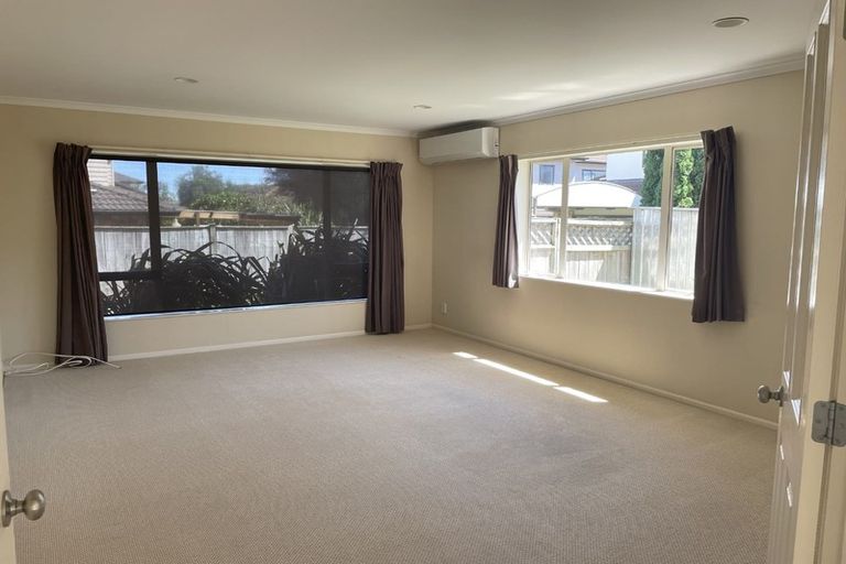Photo of property in 6 Oswald Close, Flat Bush, Auckland, 2016
