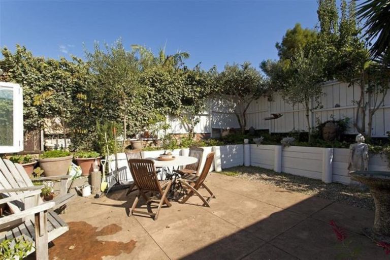 Photo of property in 17 Owens Road, Devonport, Auckland, 0624