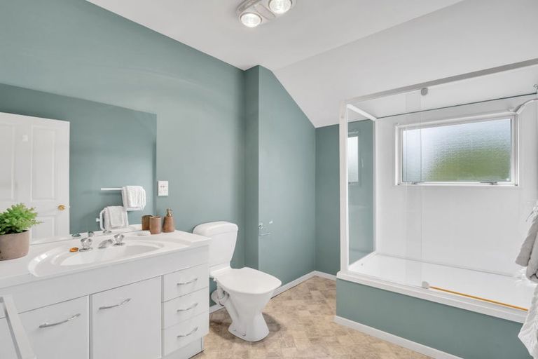 Photo of property in 3 Rosefield Lane, Northcote, Christchurch, 8052