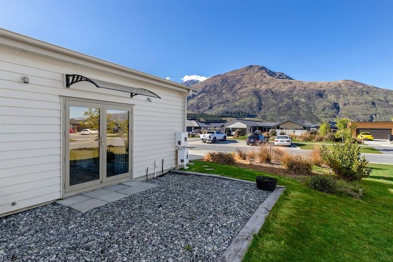 Photo of property in 2 Campden Court, Lower Shotover, Queenstown, 9304