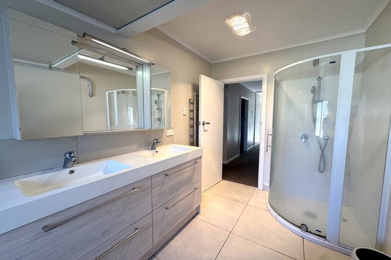 Photo of property in 64 Patons Road, Howick, Auckland, 2014