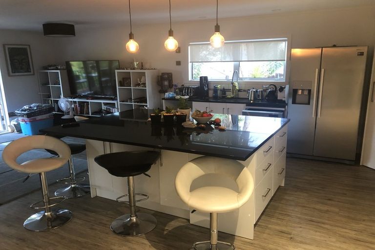 Photo of property in 40 Tamahere Drive, Glenfield, Auckland, 0629