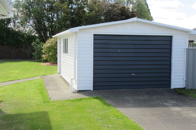 Photo of property in 4 Timaru Road, Waimate, 7924