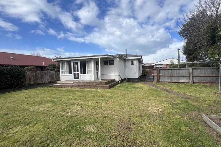 Photo of property in 16 Sawyers Arms Road, Northcote, Christchurch, 8052