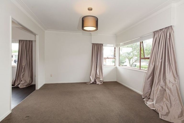 Photo of property in 27 Wainui Avenue, Point Chevalier, Auckland, 1022