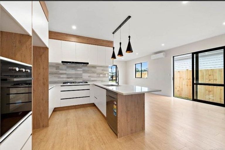 Photo of property in 4 Kapia Road, Westgate, Auckland, 0614