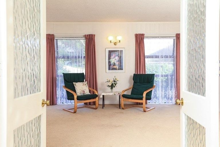 Photo of property in 2/11 Basilton Close, Bucklands Beach, Auckland, 2012