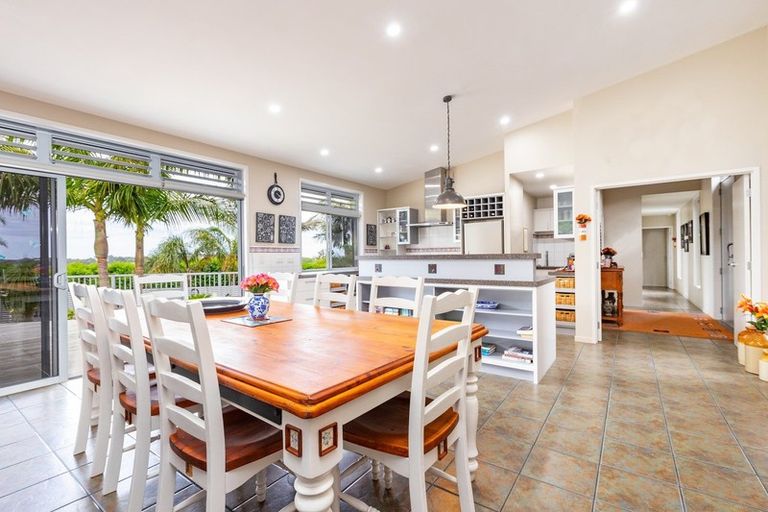 Photo of property in 56 Old Waipu Road, Mangawhai, 0505