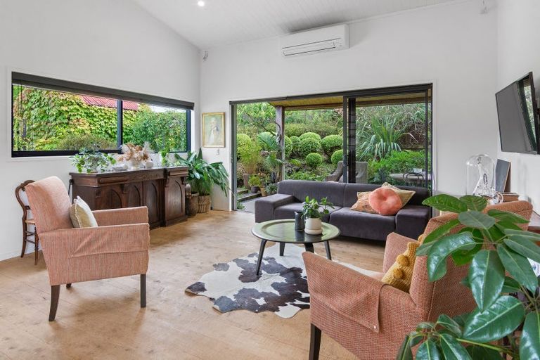 Photo of property in 2 Laly Haddon Place, Matakana, 0985