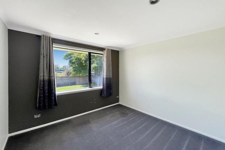 Photo of property in 35 Christobel Circle, Huntington, Hamilton, 3210