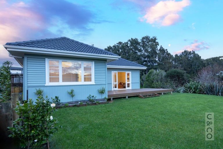 Photo of property in 29 Cambridge Road, Riverhead, 0820