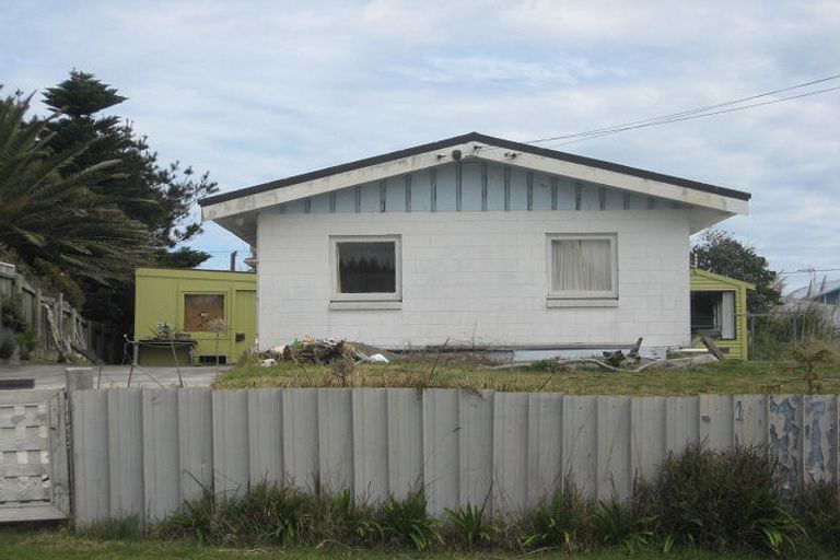Photo of property in 81 Kahukura Avenue, Waitarere Beach, Levin, 5510
