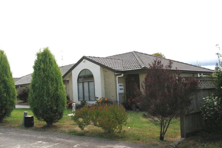 Photo of property in 8 Copplestone Place, New Lynn, Auckland, 0600
