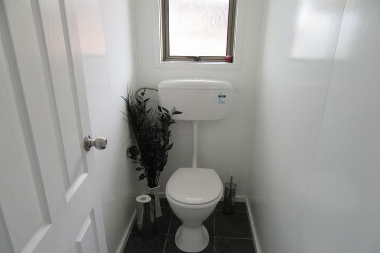 Photo of property in 4 Timaru Road, Waimate, 7924