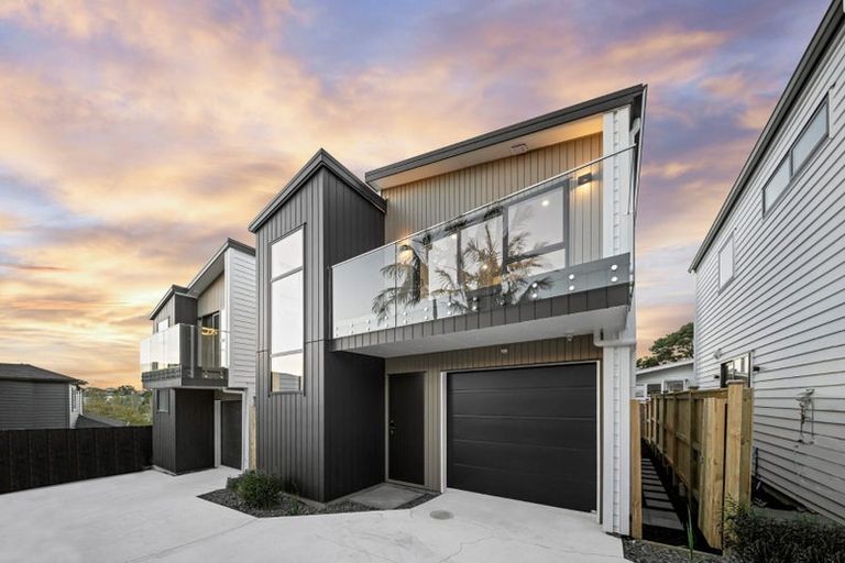 Photo of property in 16c Madison Place, Forrest Hill, Auckland, 0620