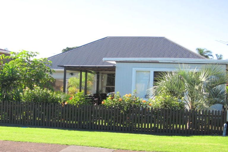 Photo of property in 9a Elizabeth Street, Orewa, 0931