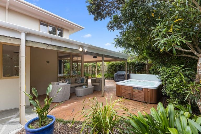 Photo of property in 484 Beach Road, Murrays Bay, Auckland, 0630