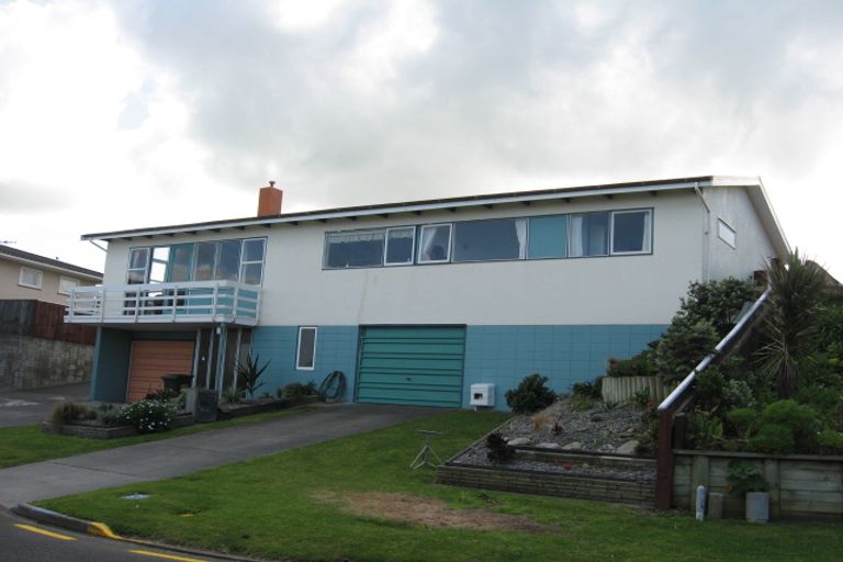 Photo of property in 4 Kapiti Terrace, Castlecliff, Whanganui, 4501