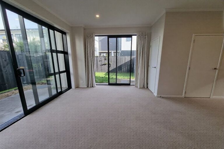 Photo of property in 24 Sacred Kingfisher Road, Hobsonville, Auckland, 0616