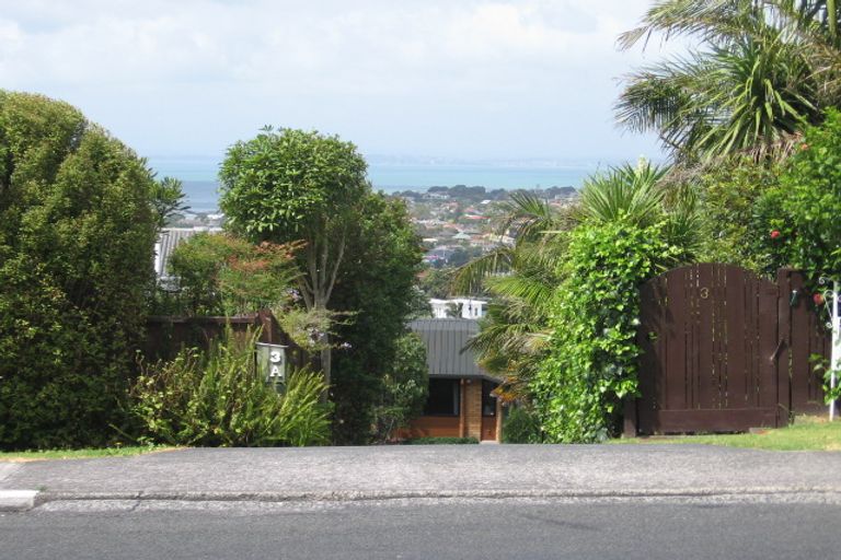 Photo of property in 3a Castor Bay Road, Castor Bay, Auckland, 0620