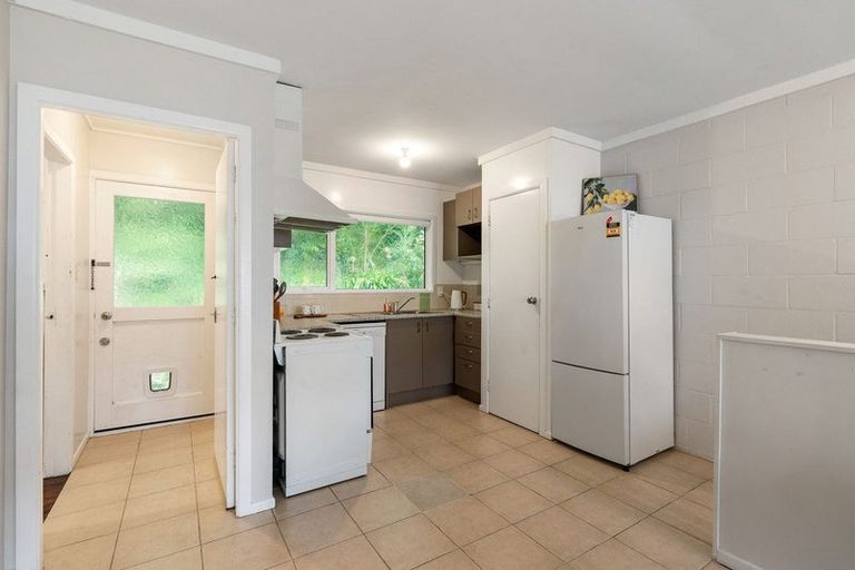 Photo of property in 1/15 Bloomsbury Grove, Newlands, Wellington, 6037