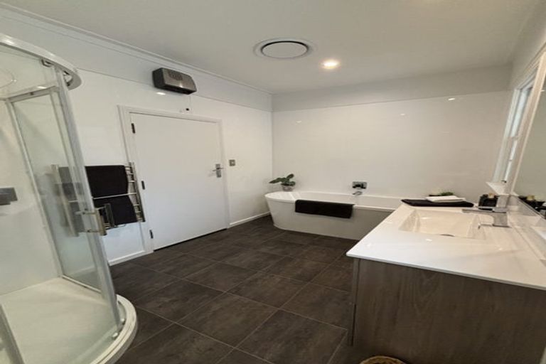 Photo of property in 27 Phoenix Avenue, Hokowhitu, Palmerston North, 4410