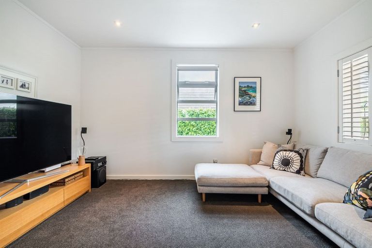 Photo of property in 5 Holiday Road, Milford, Auckland, 0620